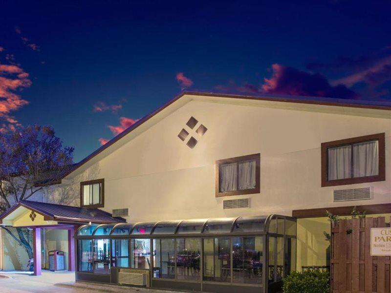 Super 8 By Wyndham Champaign Exterior foto
