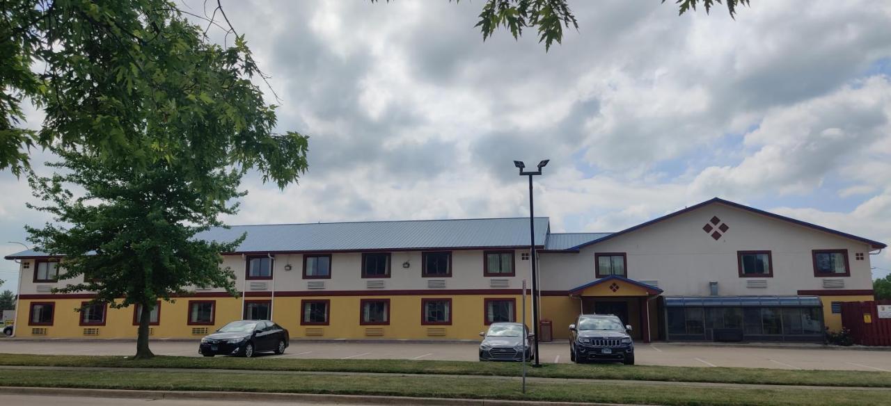 Super 8 By Wyndham Champaign Exterior foto