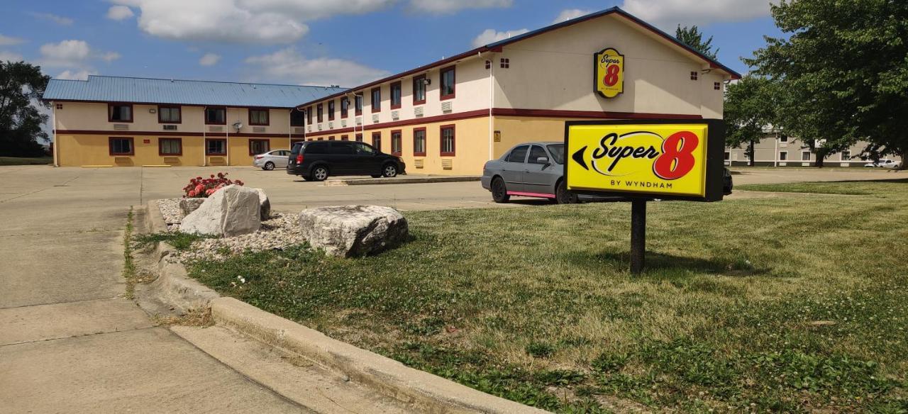 Super 8 By Wyndham Champaign Exterior foto