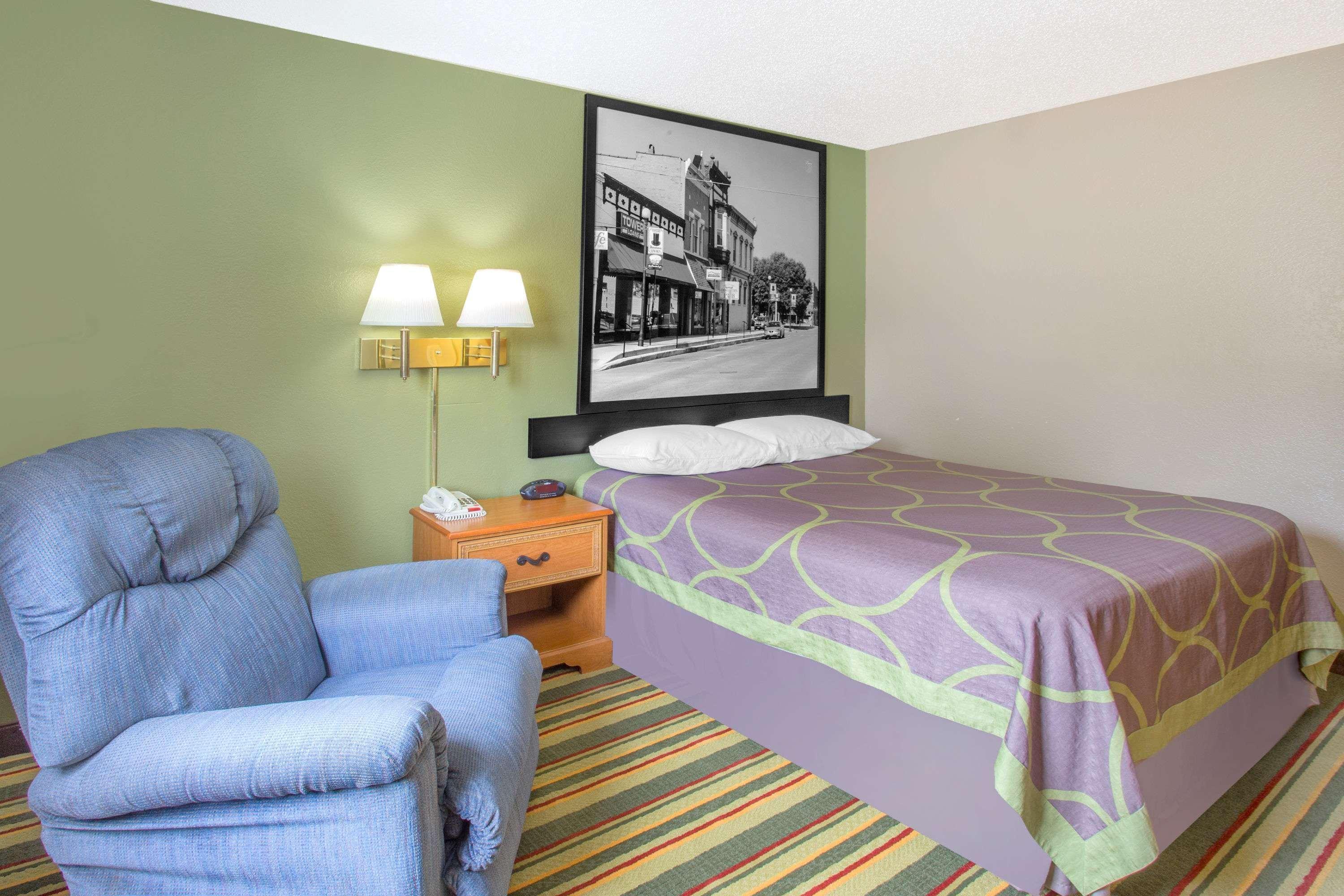 Super 8 By Wyndham Champaign Exterior foto