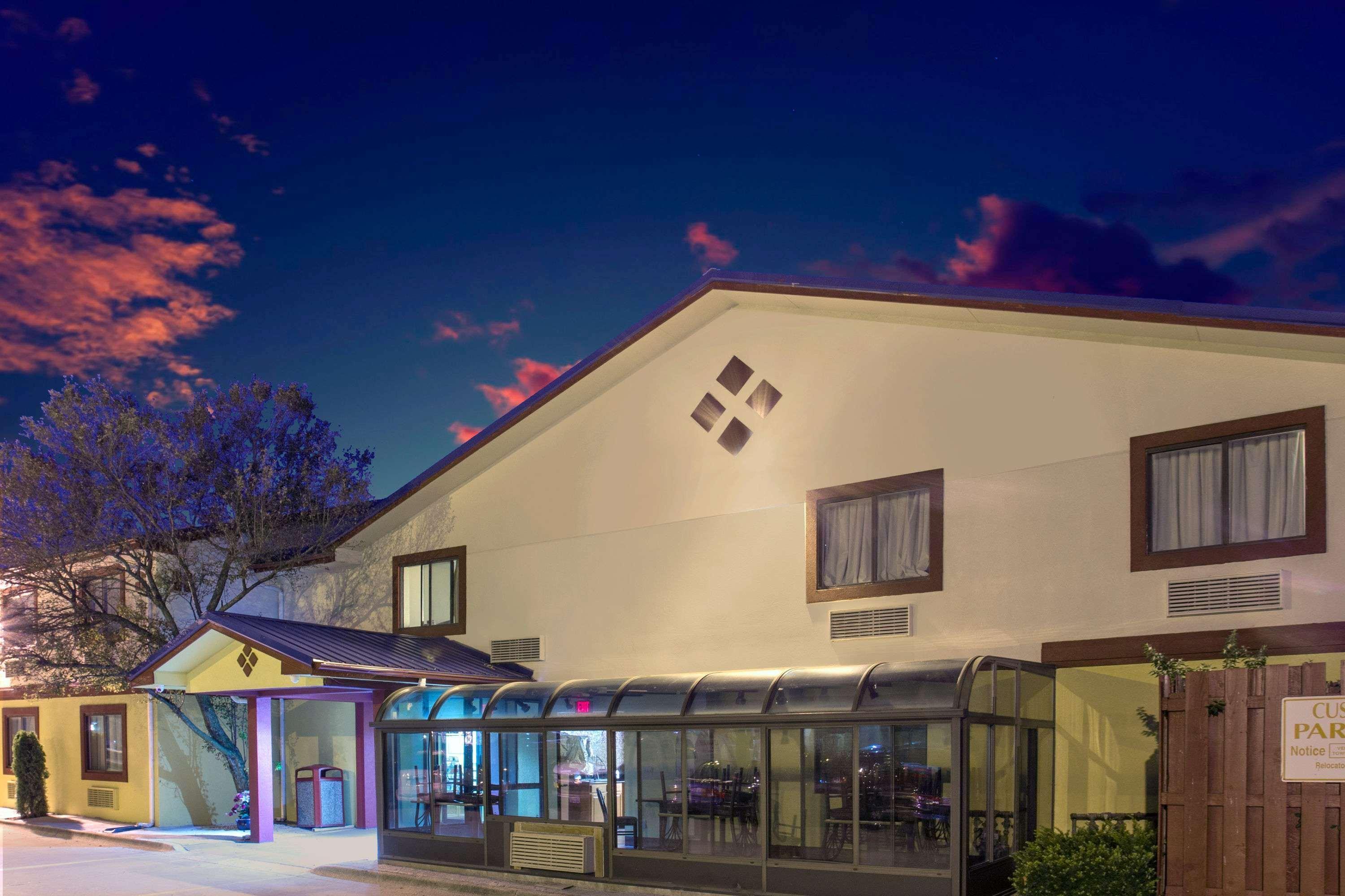 Super 8 By Wyndham Champaign Exterior foto