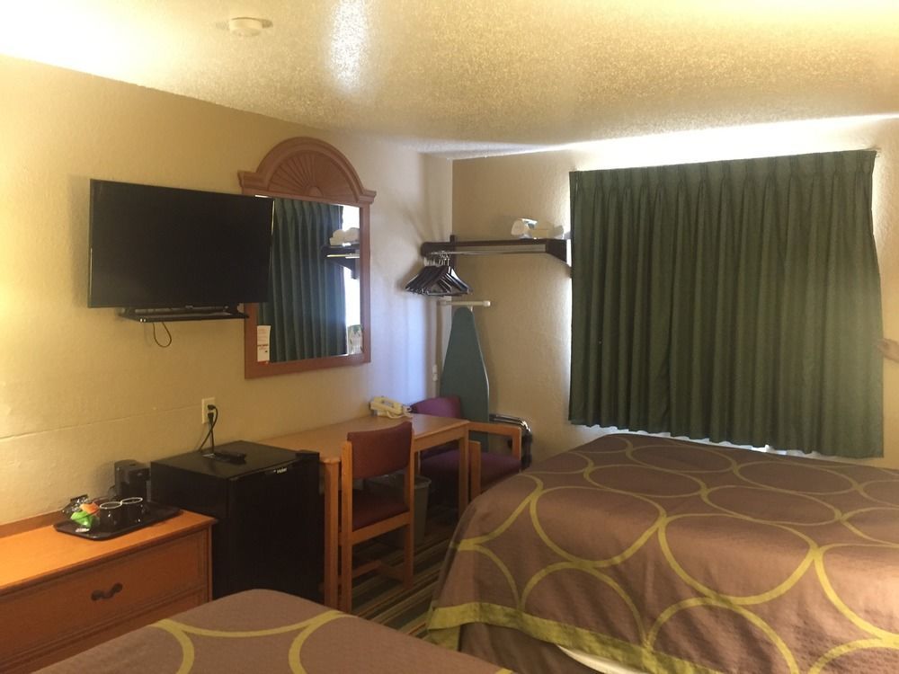Super 8 By Wyndham Champaign Exterior foto
