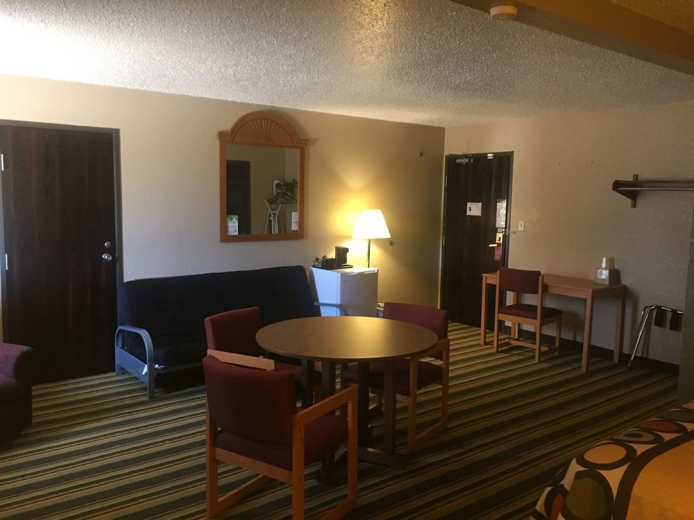 Super 8 By Wyndham Champaign Exterior foto